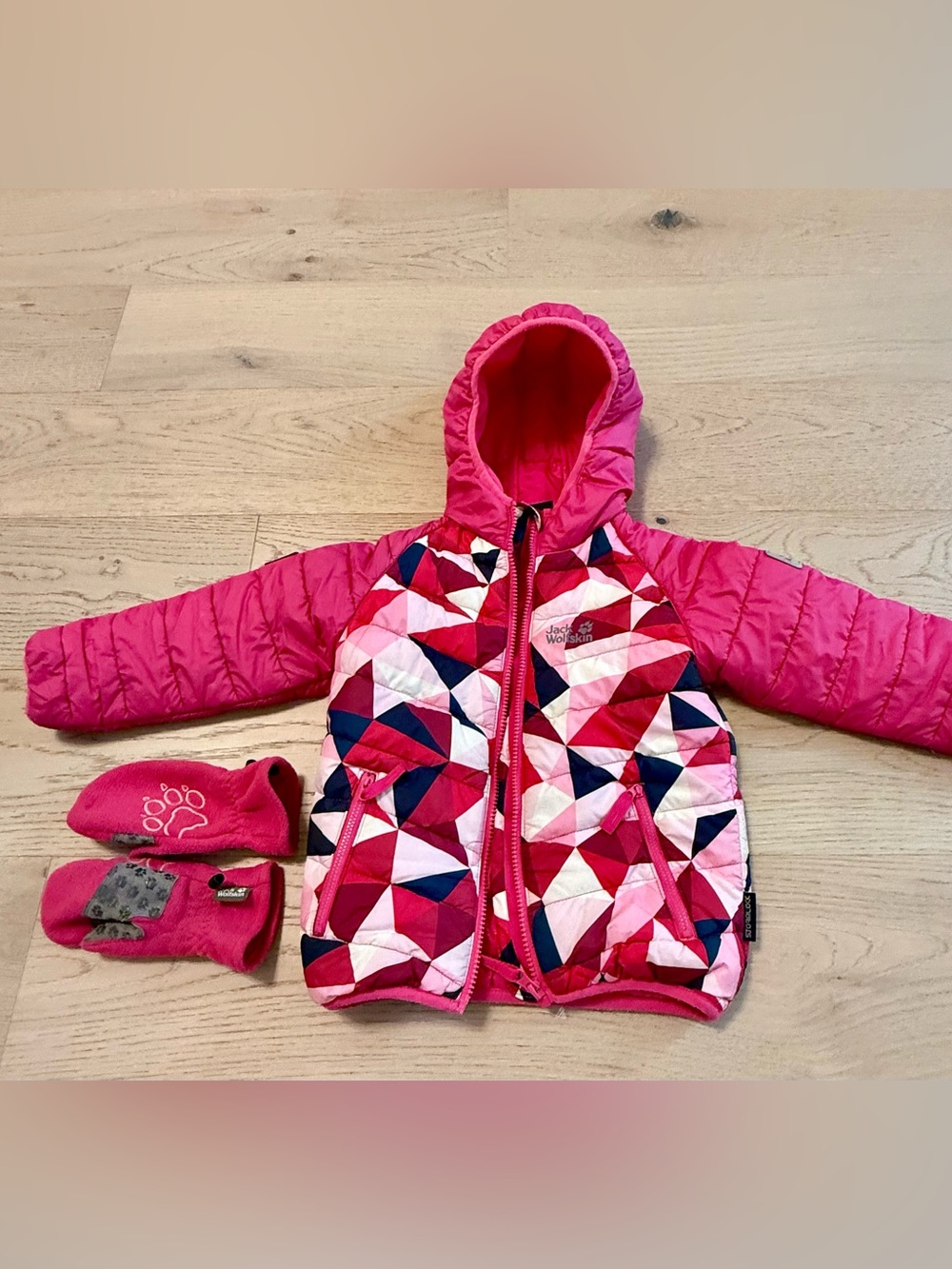 Jack Wolfskin Jacket + Mittens (Size 104 cm/ 3T-4T)